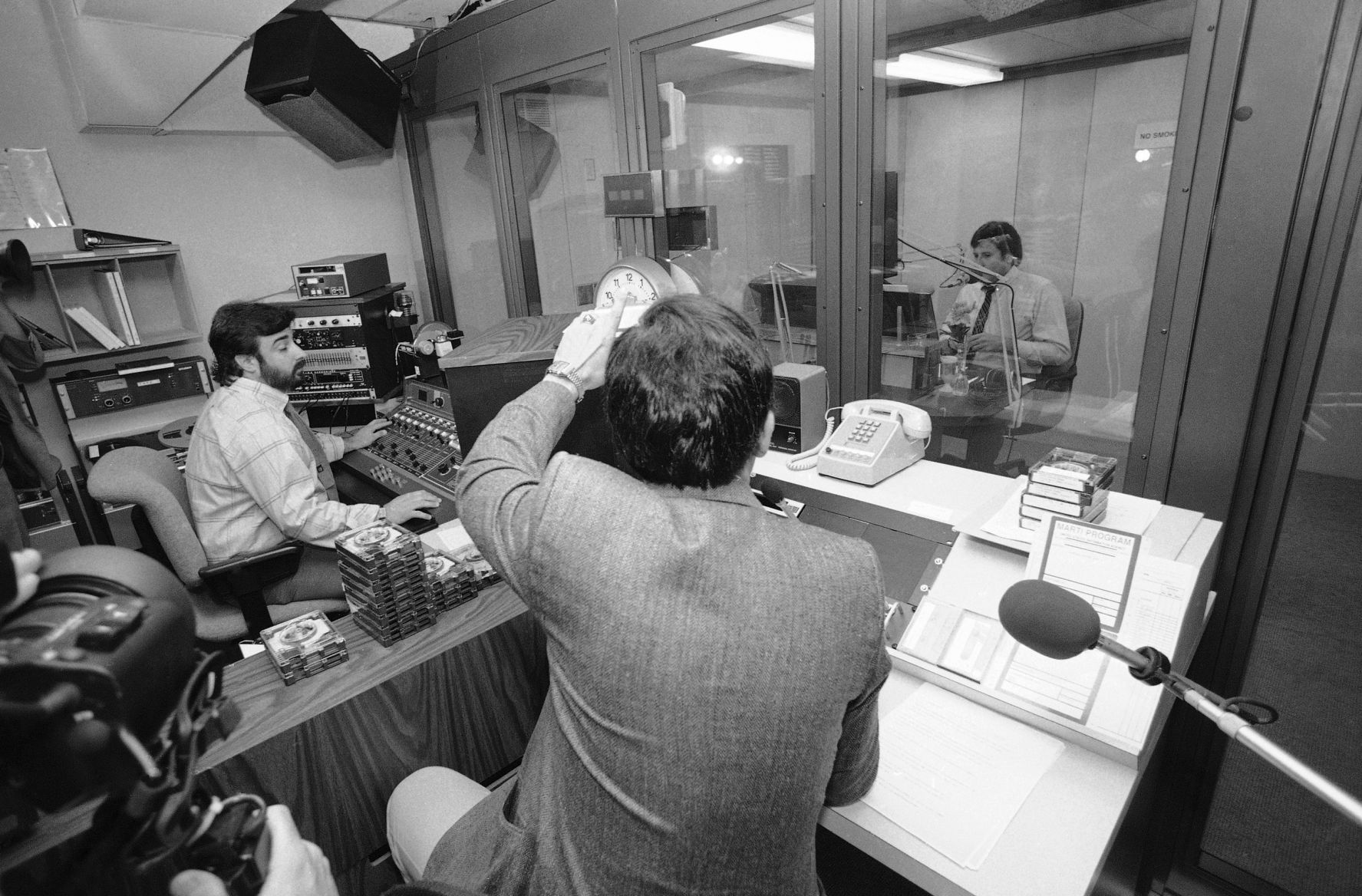 1985: Radio Marti